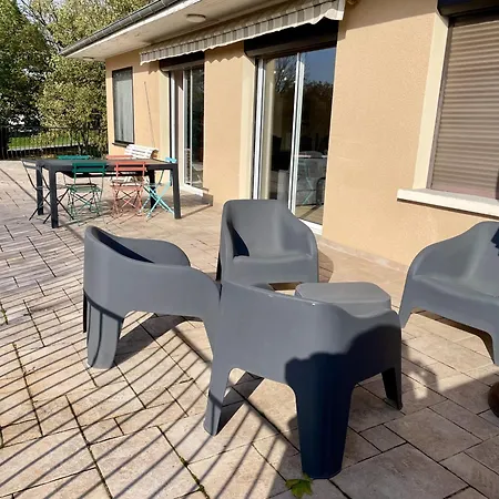 Chez Bon Et Mone بيت للعطل